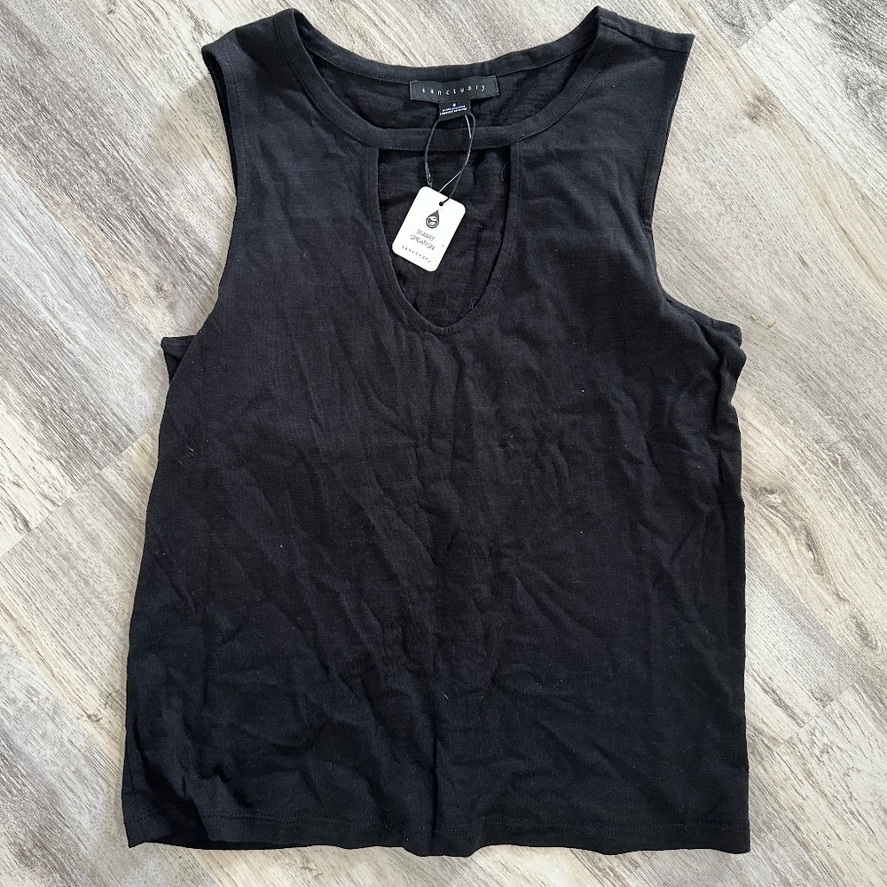 Sanctuary women's tank top with key hole front